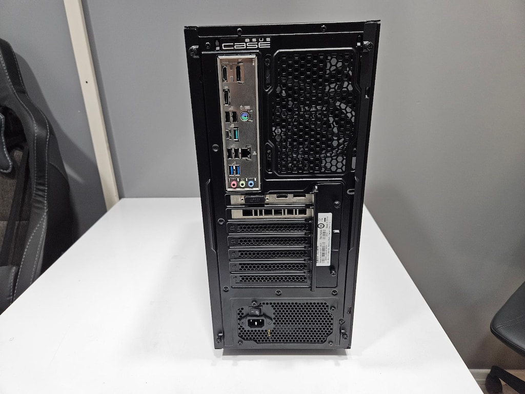 RYZEN 7 9700X + 32 GB DDR5 RAM + 500 GB NVME SSD + - 3