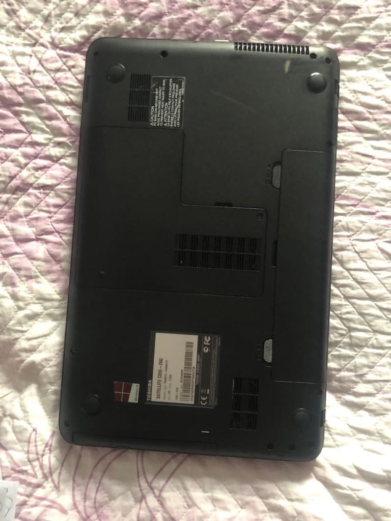 TEMİZ TOSHİBA LAPTOP -240 GB SSD 4 GB RAM 1.5 GB EKRAN KARTI - 8