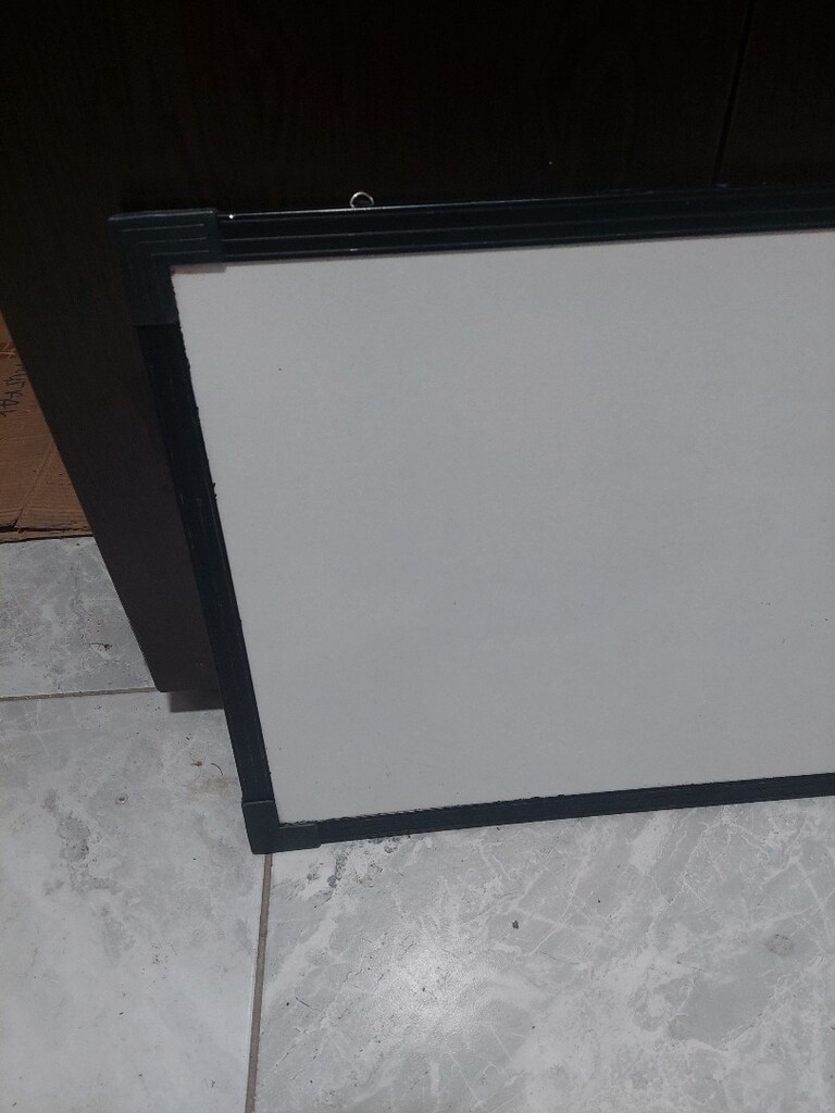 Yazı tahtası. Keçeli kalem ile yazılır.. 55x40 cm. Duvara asmalı. - 5