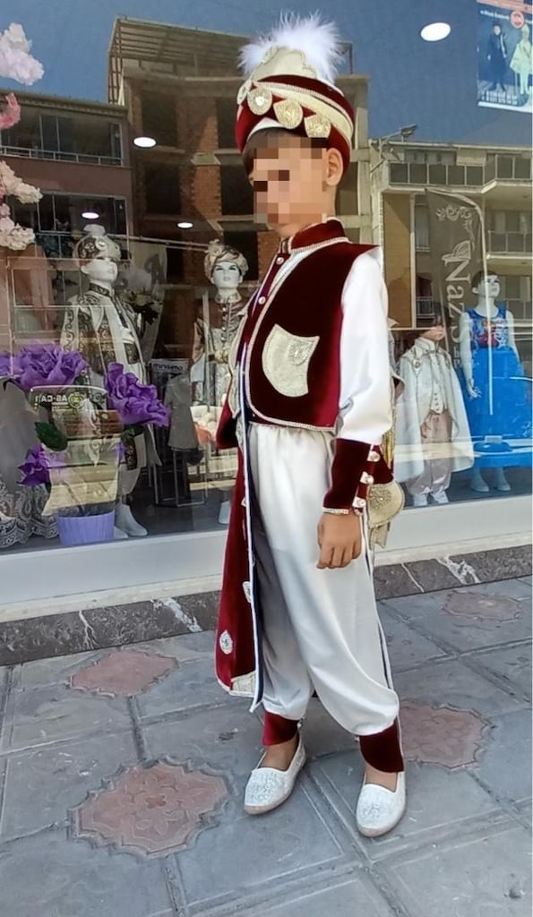 cok güzel sünetlikler şapkalar pelerinler ister tek takım ister toplu