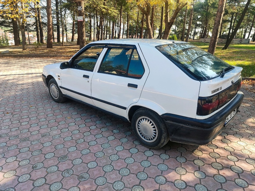 Acil son fiyat 230.000 Renault europa 19 1.4 RN 97 model temiz kacırma - 18