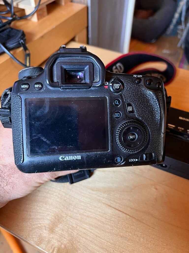 Canon 6d body - 3