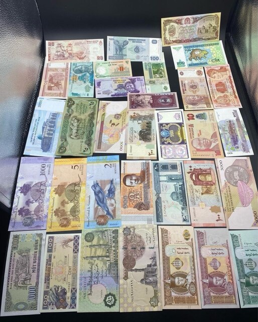 35 yabancı para Koleksiyon