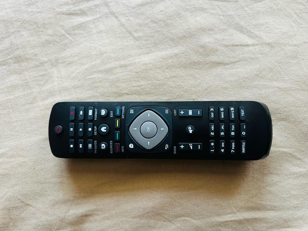 108 phlips led tv yanında uydusuyla kumandalarıyla verilecek son. fyt - 4