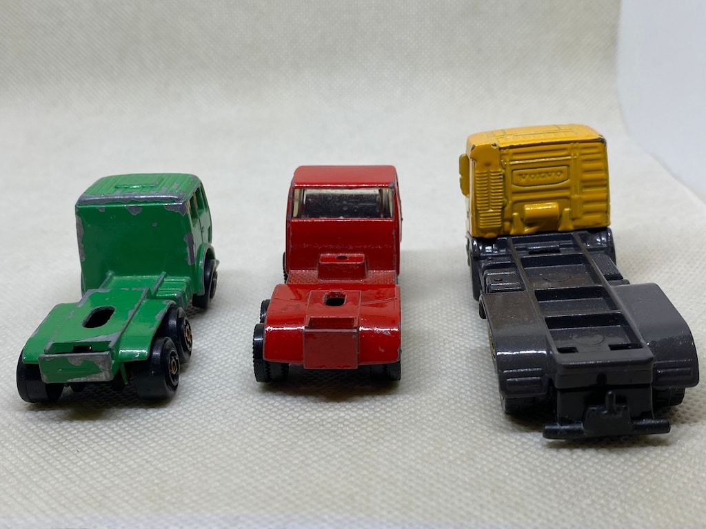 3 adet MAJORETTE - 4
