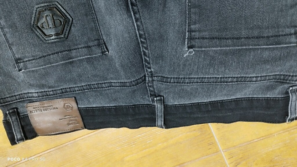 #Philip Plein likralı jeans pantolon..Eni çekilince 49  Boyu 105 - 6