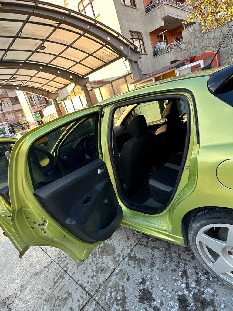 Peugeot 207 - 8