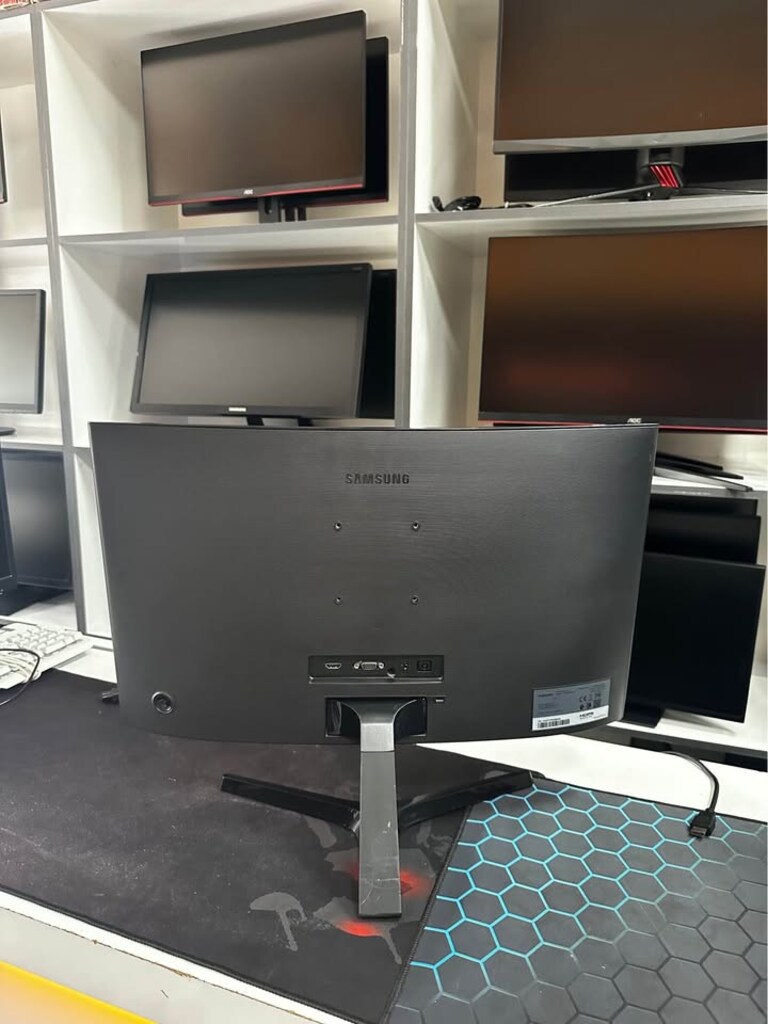 SAMSUNG 24" CF396 FHD 60-72Hz FreeSync HDMI VA Kavisli Gaming Monitör - 2