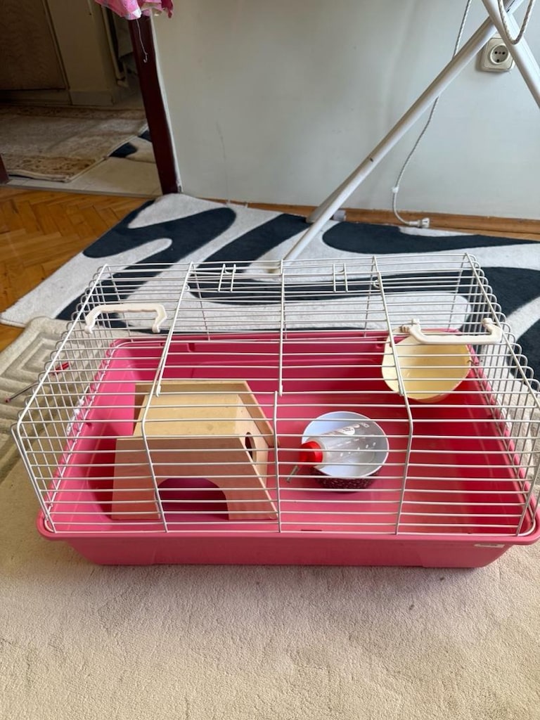 tavsan veya hamster kafesi. rabbit hutch/ hamster cage