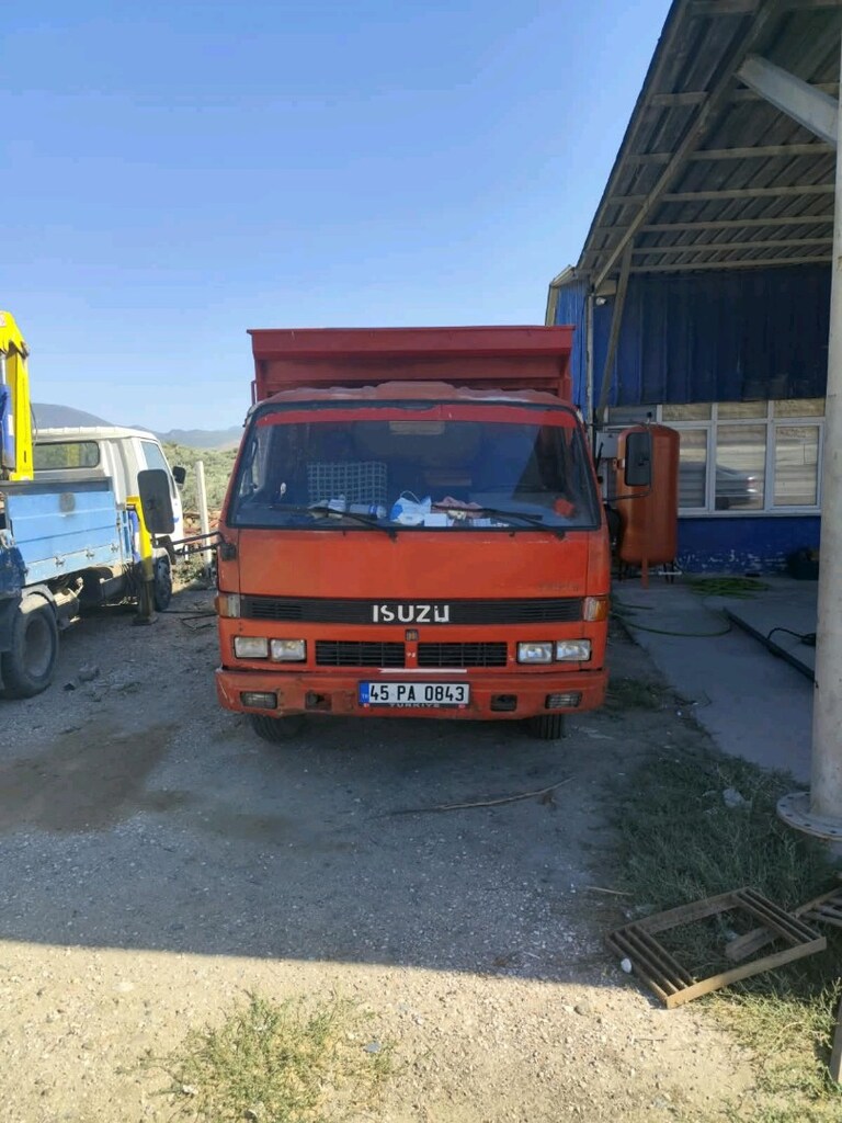 Isuzu 1991 model NKR white - 15