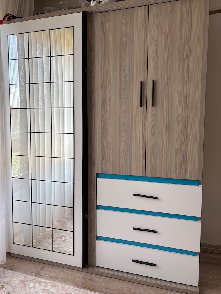 Çocuk odası dolap ve çalışma masası takımı