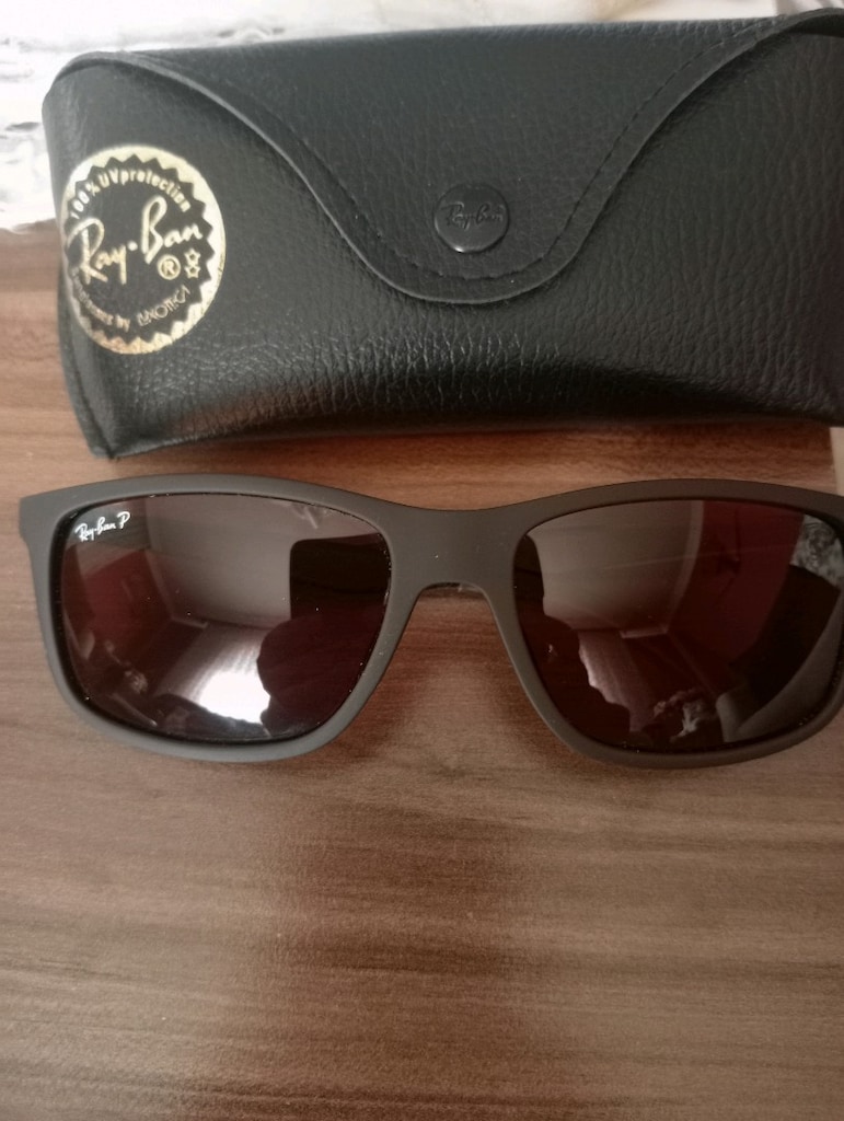 Ray-Ban polarize Ferrari modeli hatasız güneş gözlüğü