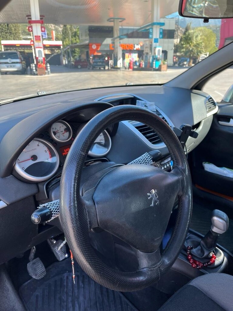 PEUGEOT 207 - 4