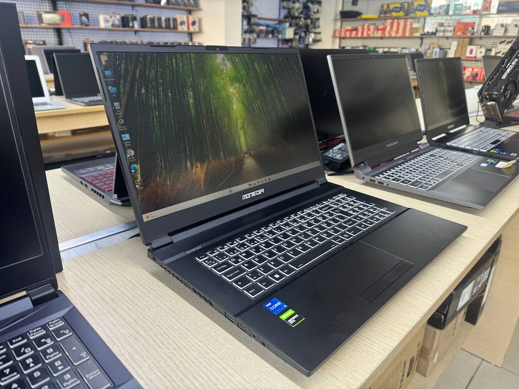 DEV EKRAN MONSTER *İ5 11400H İŞLEMCİ *16GB RAM *1TB SSD *1650 4GB E.K - 3