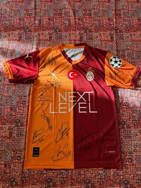 galatasaray imzalı forması