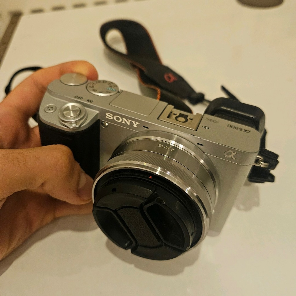 Sony Alpha a6300 (Gri) + Sony E 16mm f/2.8 Lens - 2