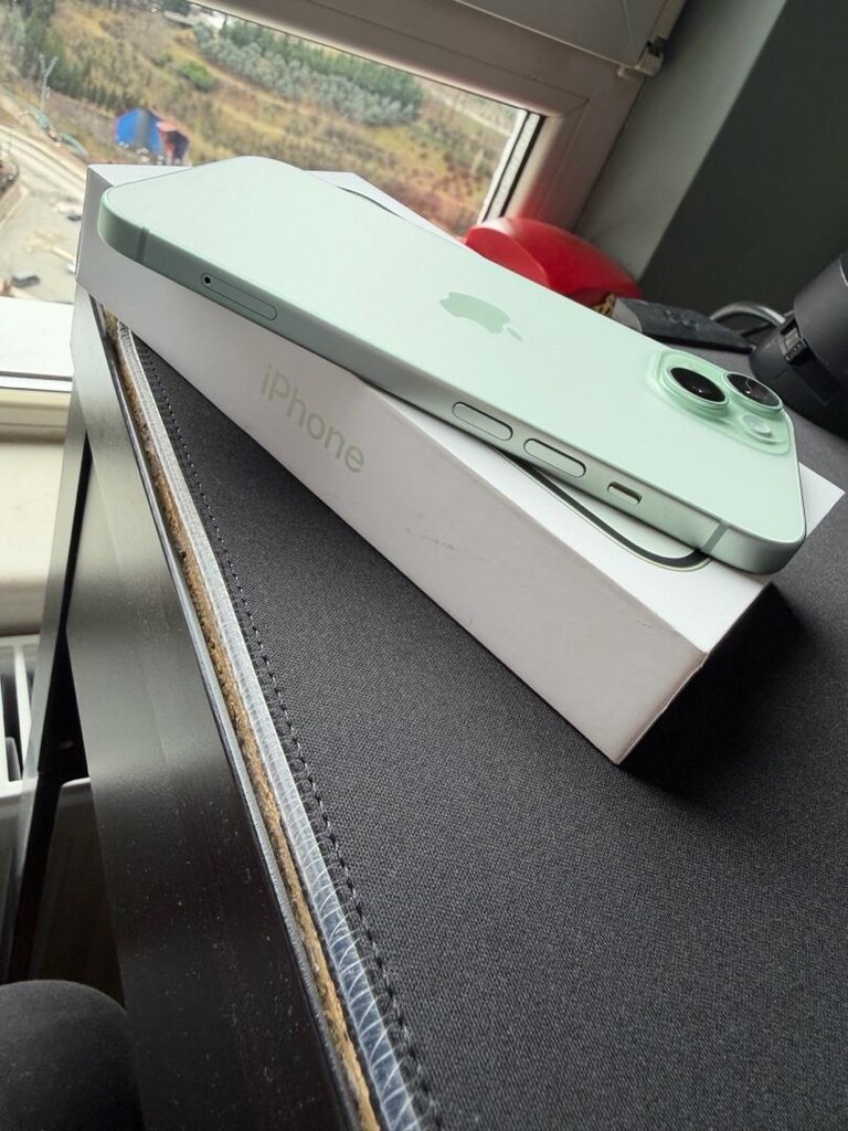 Hatasız iPhone 15 128GB Green - 2