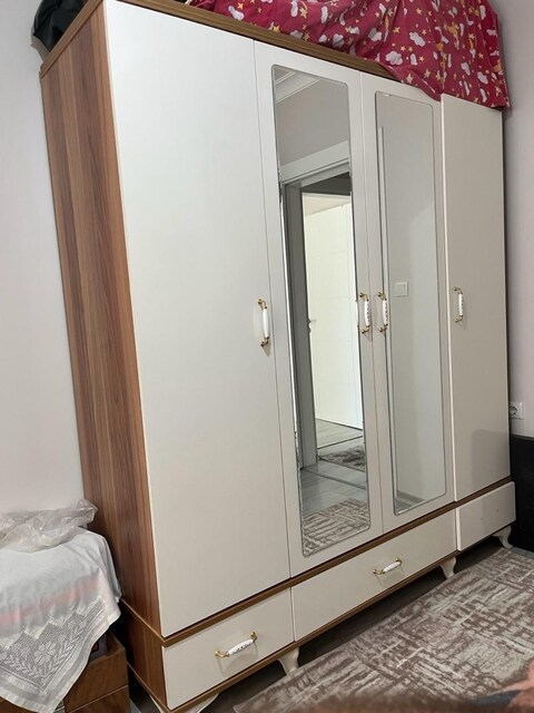 2 Adet 4 Kapaklı Aynalı Gardırop – Temiz Kullanılmış