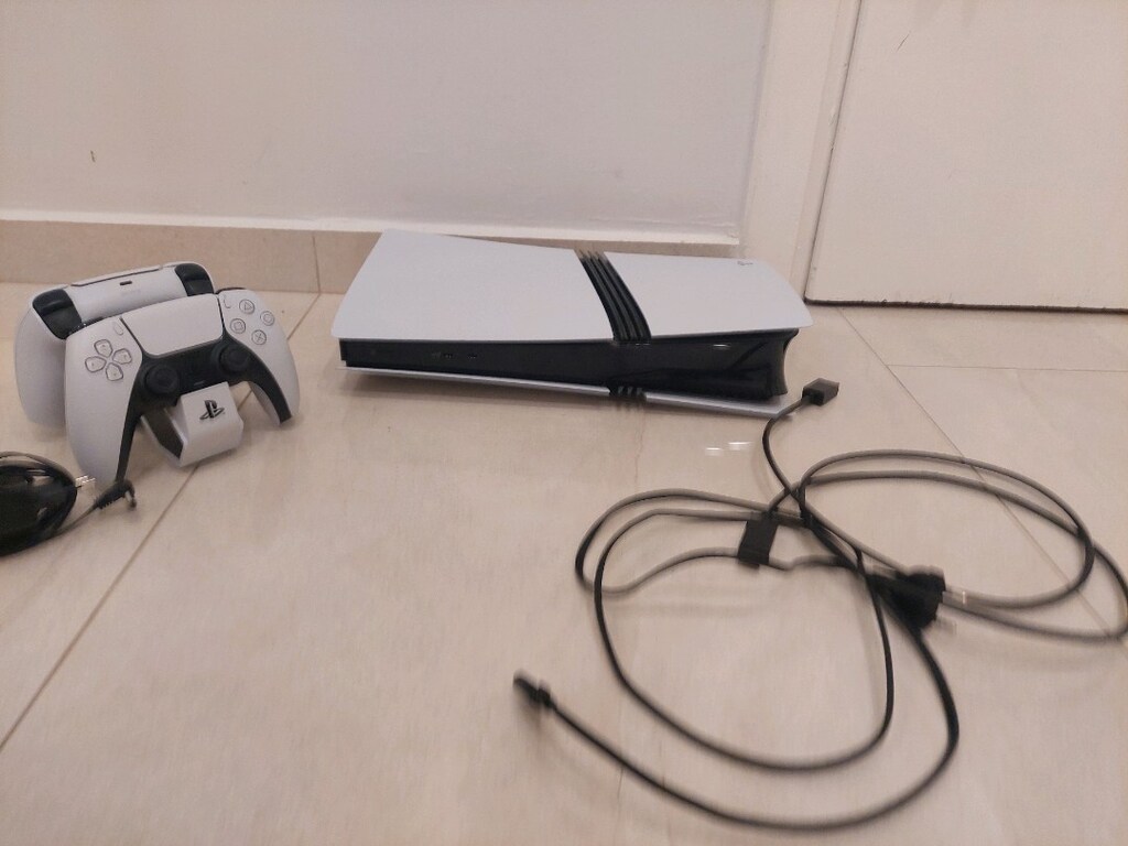 PLAYSTATION 5 PRO+2 KOL+ŞARJ İSTASYONU 2TB SIFIR GİBİ - 7