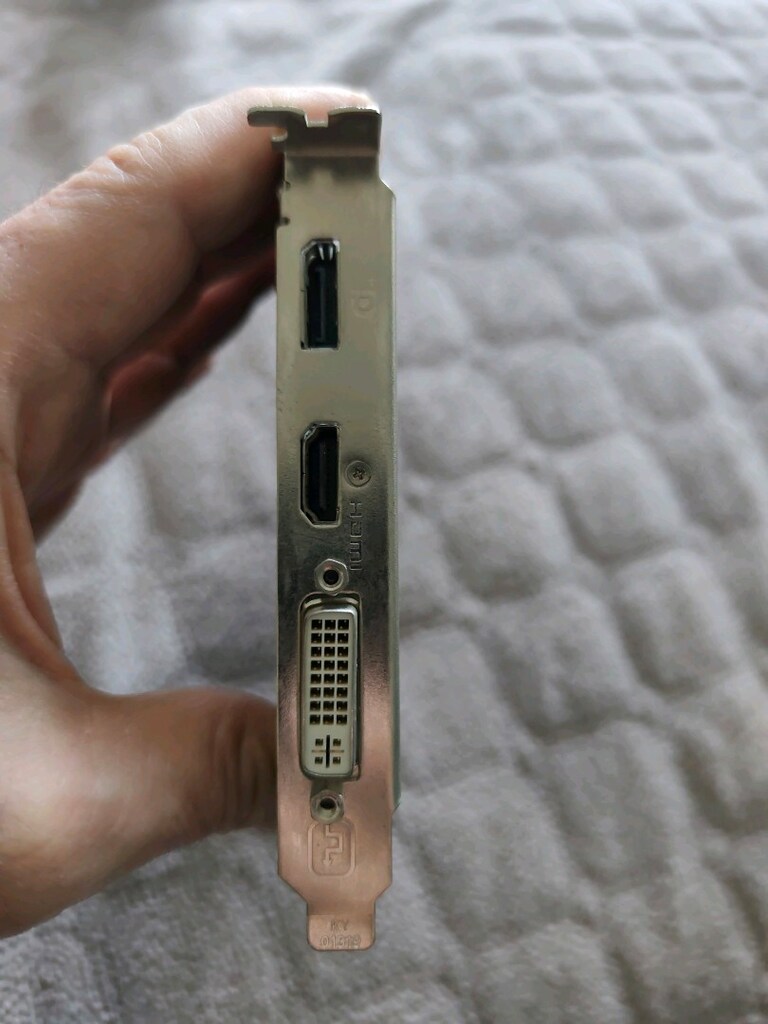 Sapphire Radeon HD 5570 2 GB DDR3 128 bit ekran kartı - 3