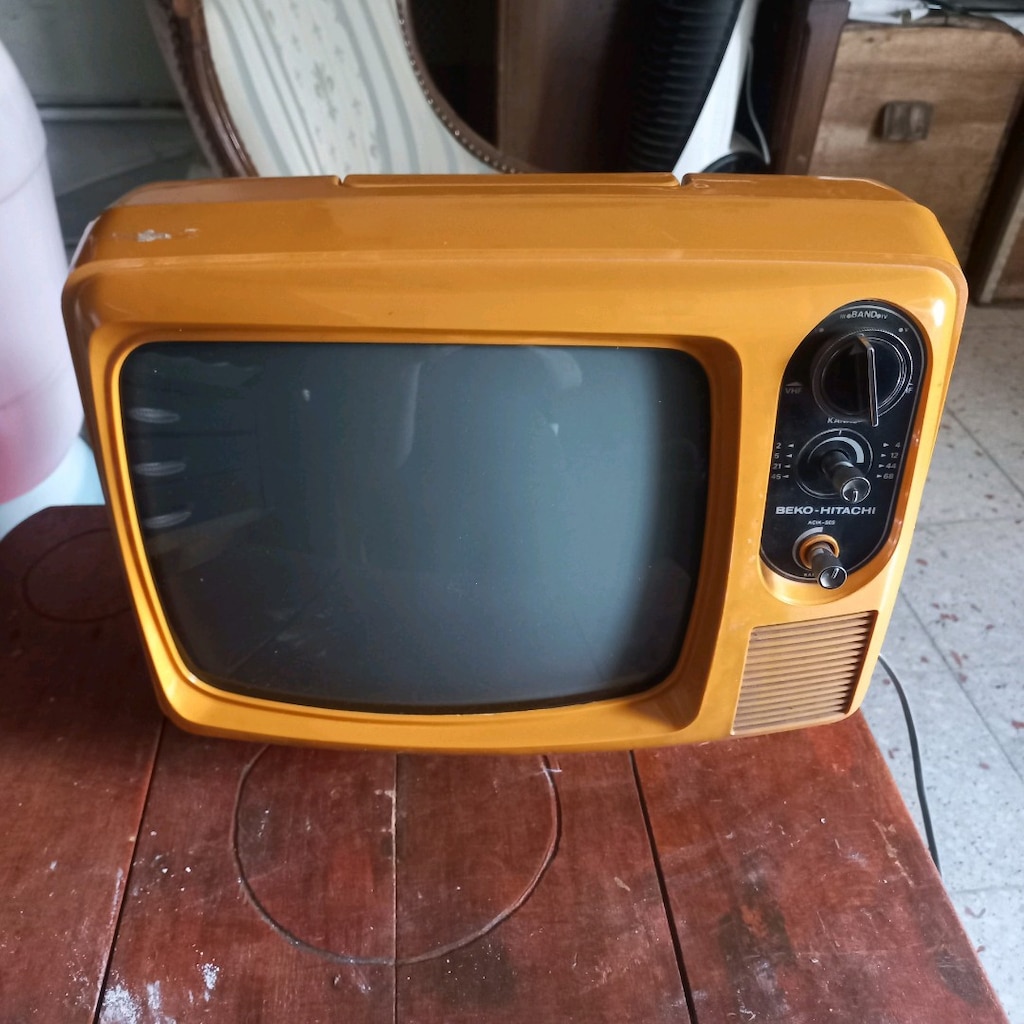 turuncu siyah beyaz tv - 6