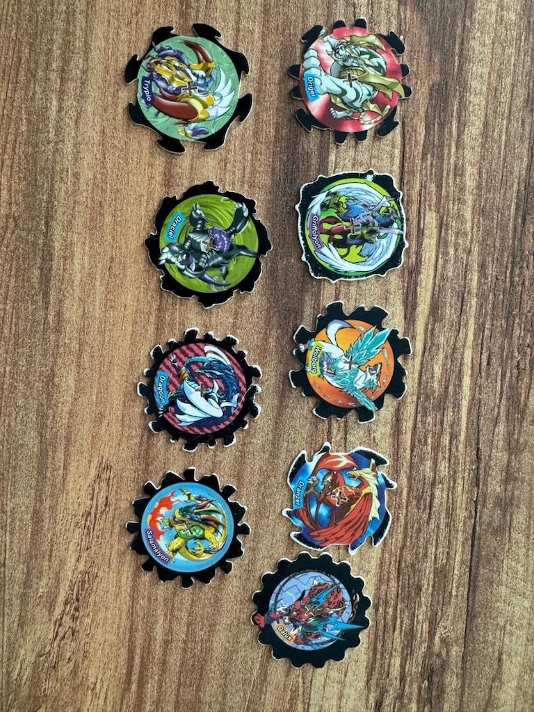 Beyblade Yıldırım & Fantom tasoları satılıktır - 2