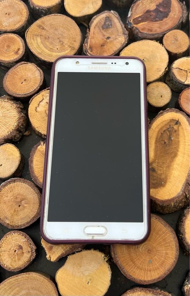 Samsung Galaxy J700M - 4
