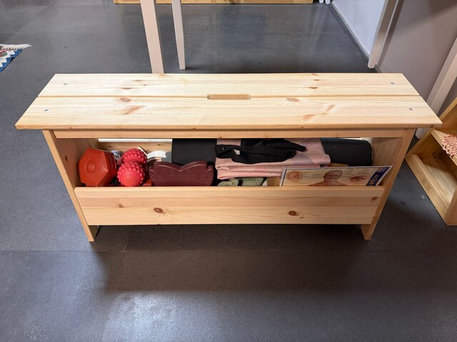 İkea Bench, Bank PERJOHAN