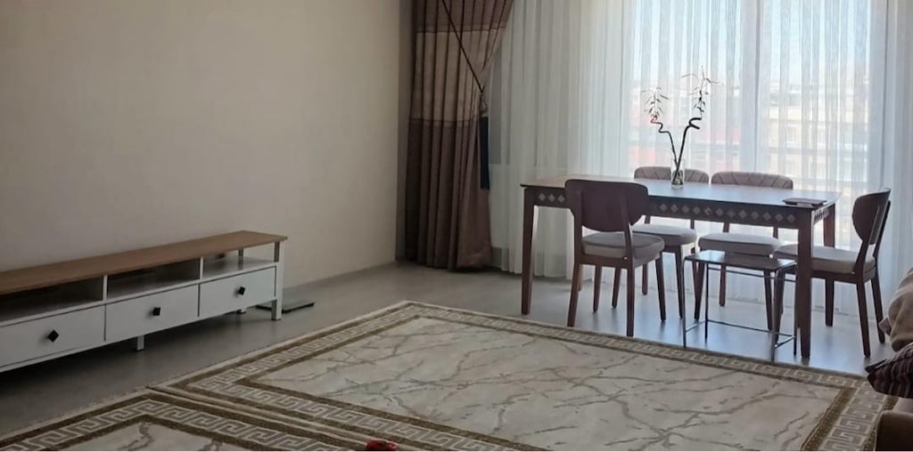 Tertemiz 4 kişilik balkon takımı, 6 kişilik yemek masası, çocuk odası.