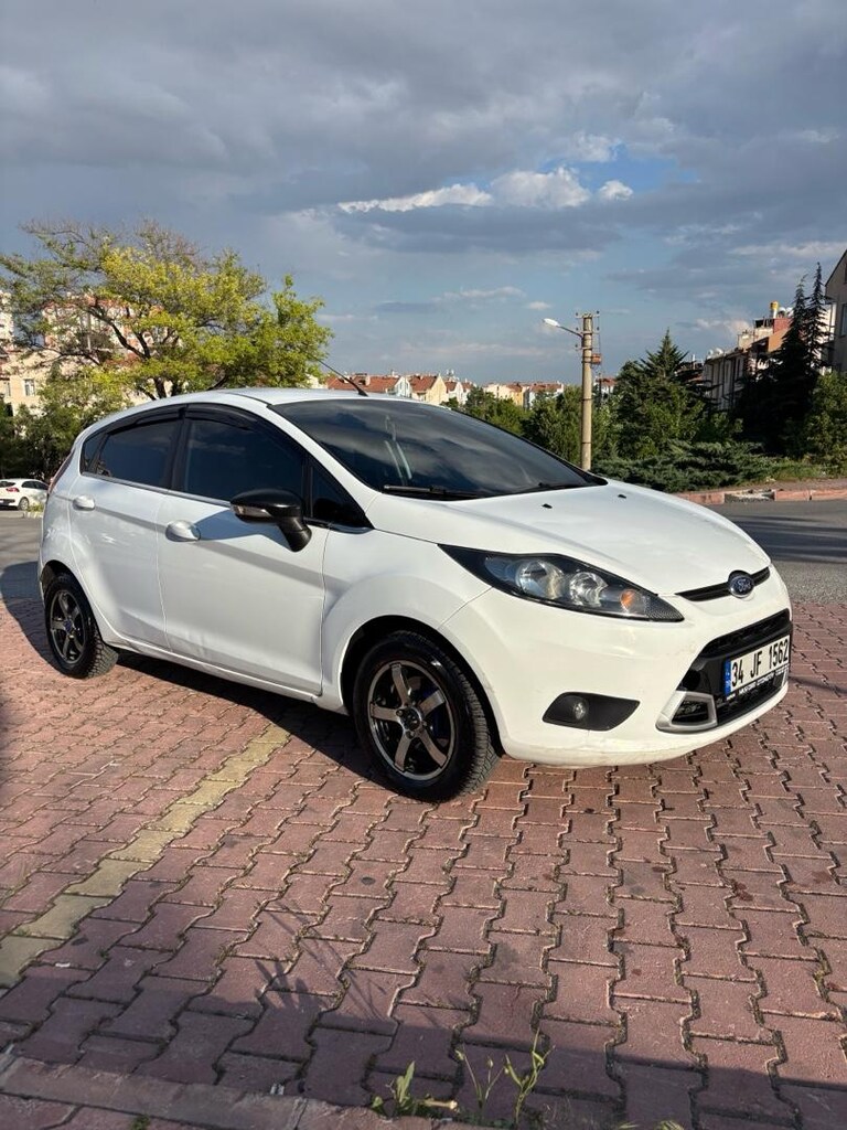 Sahibinden Temiz Düşük Km Fiesta - 10