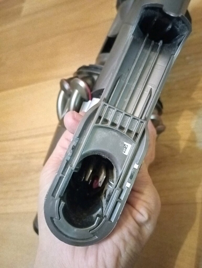 Dyson V11 Takçıkar Bataryalı Gövde Motor Siklon - 2