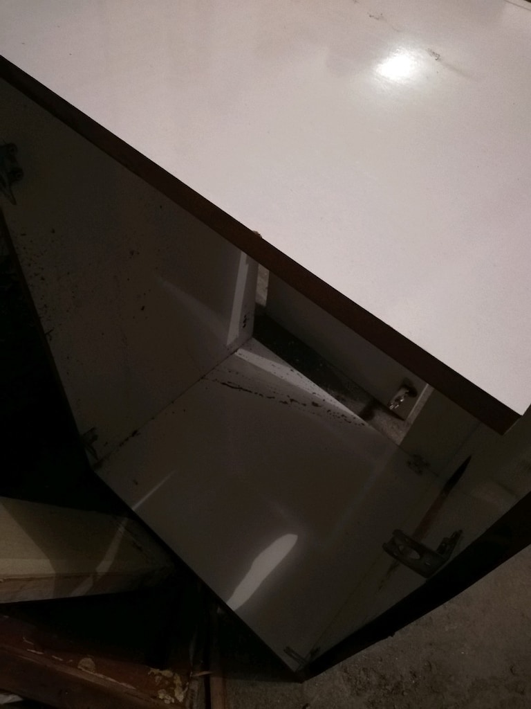 LAVABO TAŞIN ALTINDA BULUNAN AZ KULLANILMIŞ DOLABIN SATIŞI. - 5