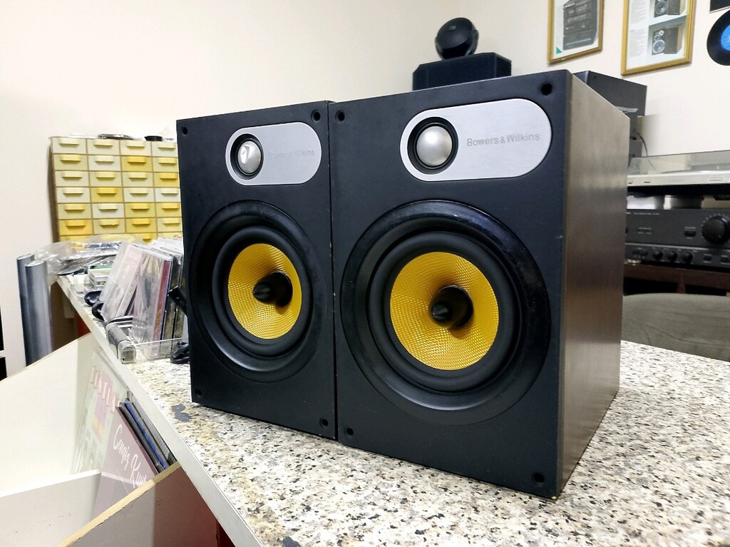b&w bowers&Wilkins - 3