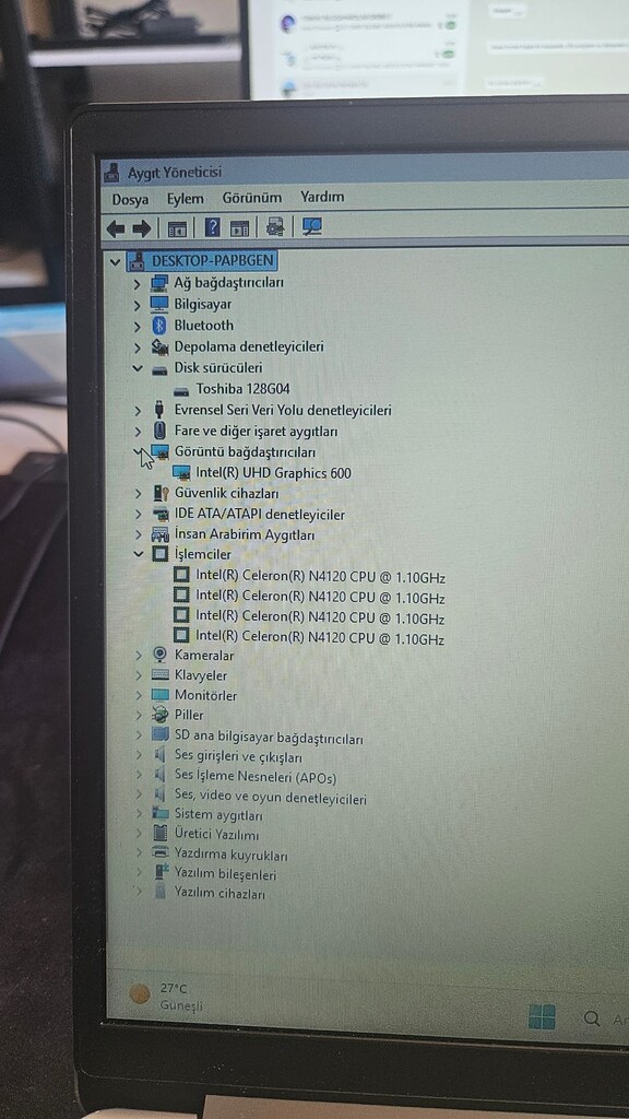 Lenovo Celeron İşlemcili 4 GB DDR4 Ram 128 GB SSD Kutulu Laptop - 9