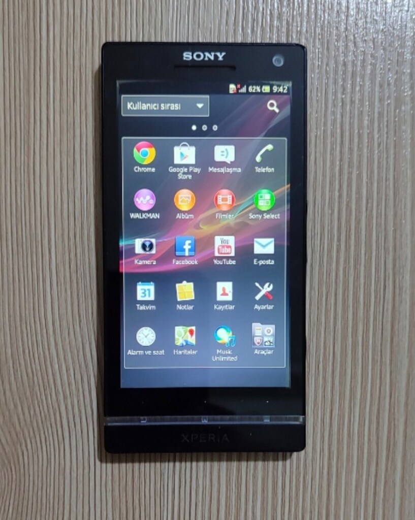 Sony Xperia S (Sony LT26i) - 2