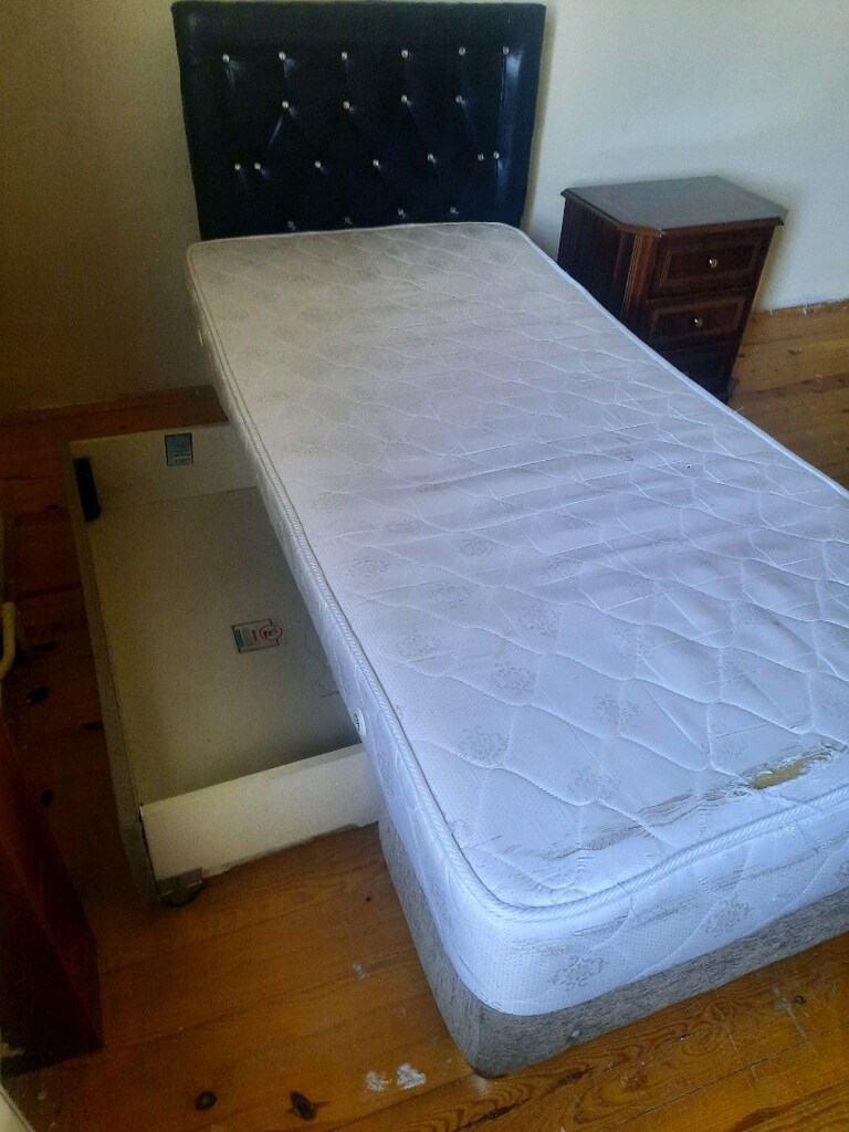 90x190 baza, yatak ,başlık ve tuvalet masası, komidin - 2