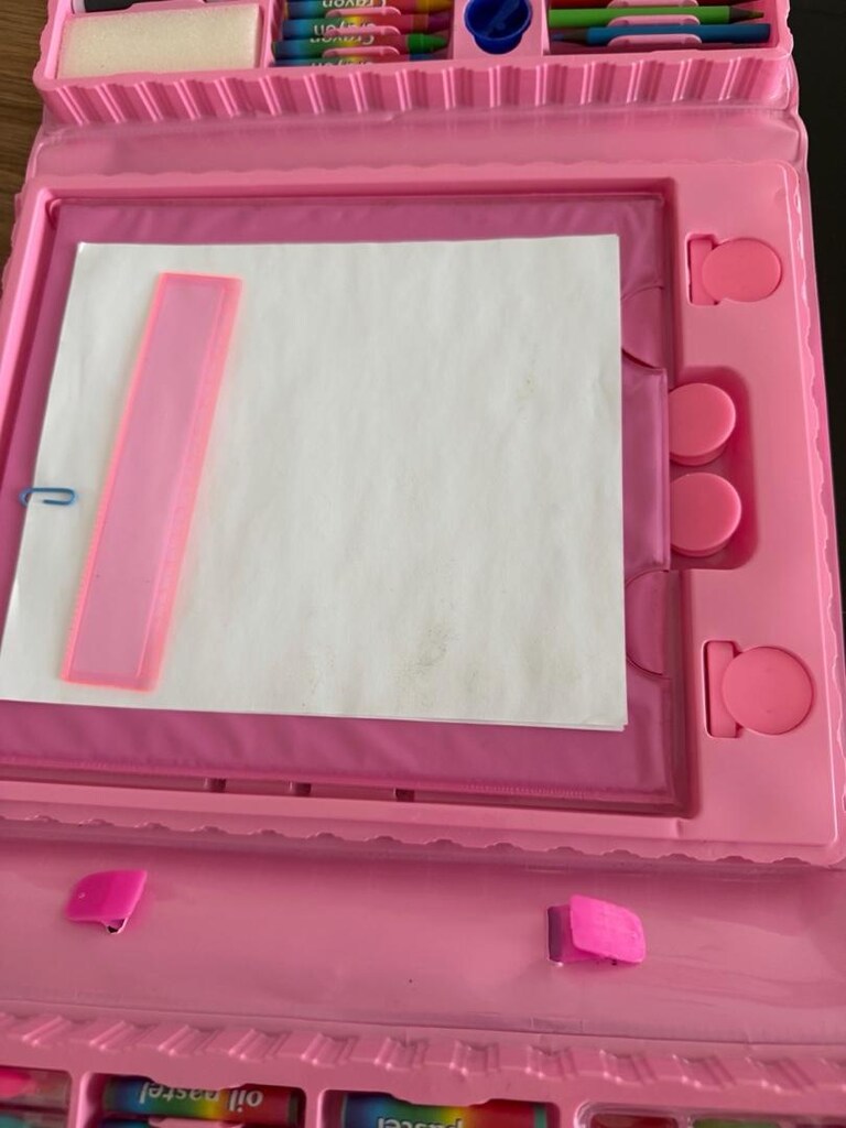 Pembe Katlanır Çizim Seti Renkli Kalemler ve Easelle - 8