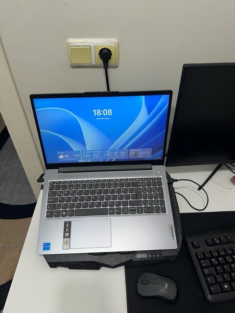 Lenovo IdeaPad Slim 3 15IAH8