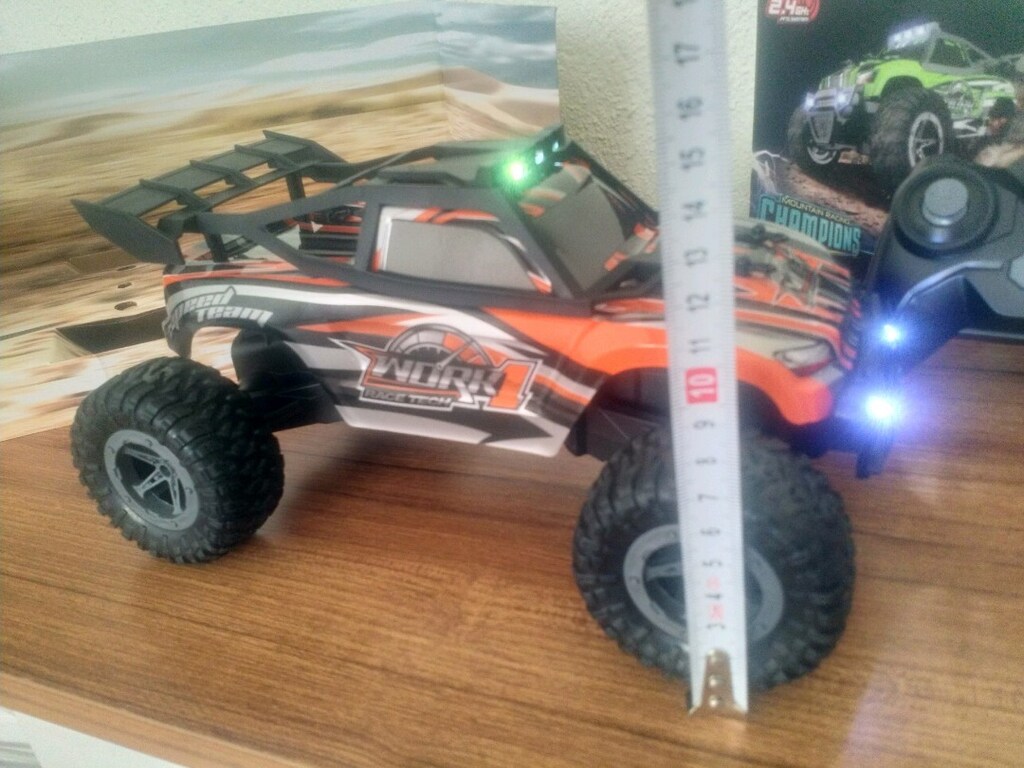UZAKTAN KUMANDALI ŞARJLI IŞIKLI JEEP BÜYÜK YAKLAŞIK 29CM - 2