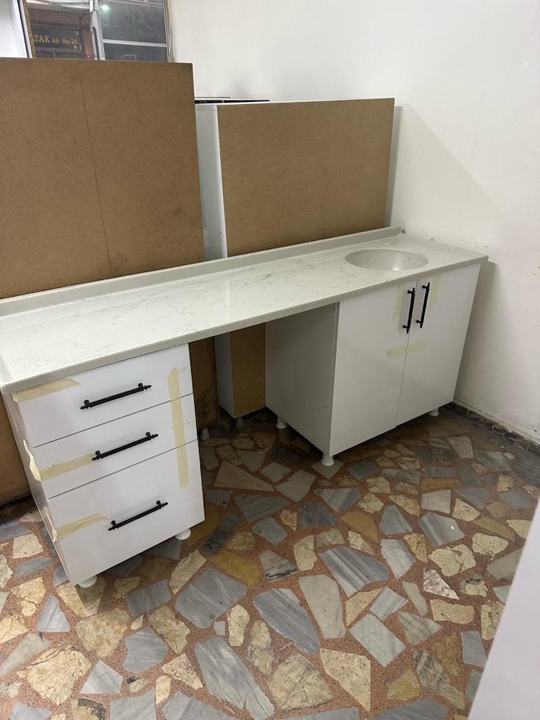 200 CM ALT TEZGAH VE LAVABO DAHİL