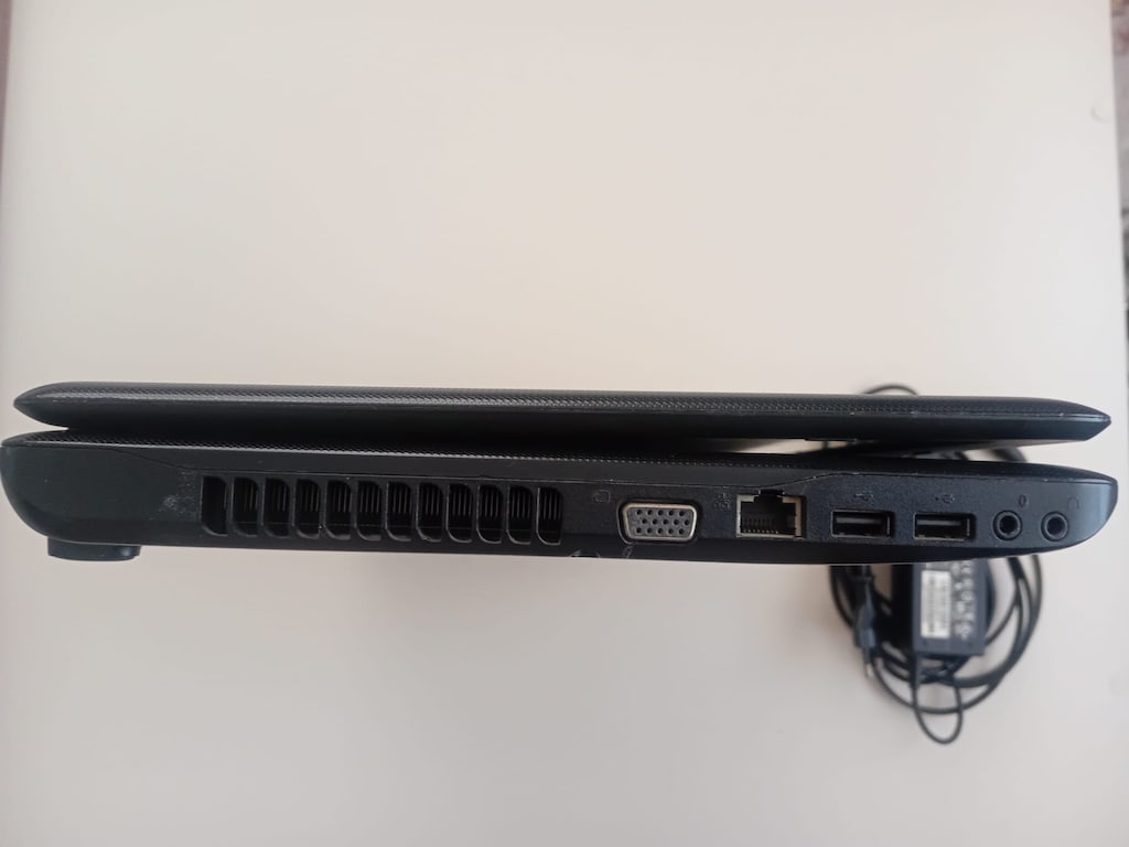Toshiba dizüstü laptop NOTEBOOK - 7