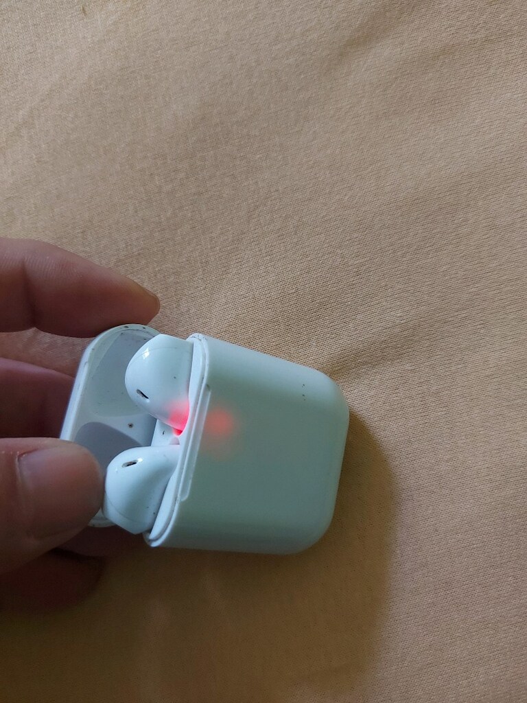 3 adet kulaklik 2 tek biri çift taraf calisiyor hepsi 500 tl - 2