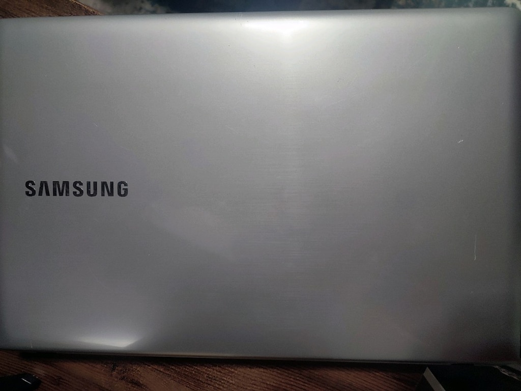 Samsung laptop - 4