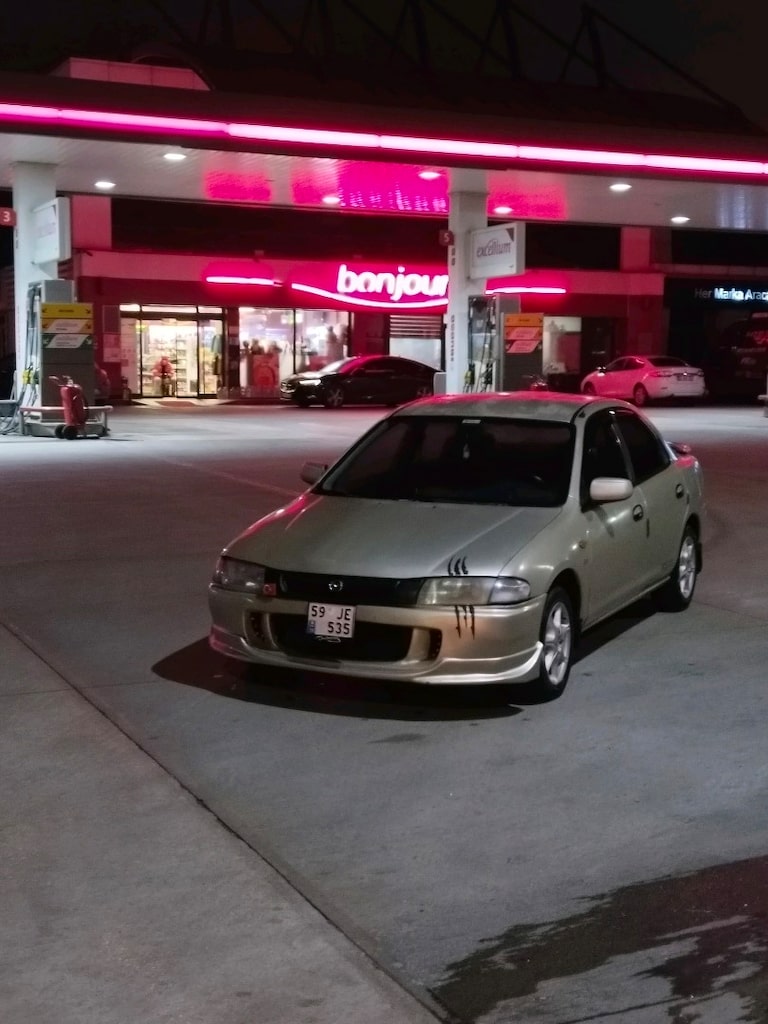 Mazda 323 familia - 8