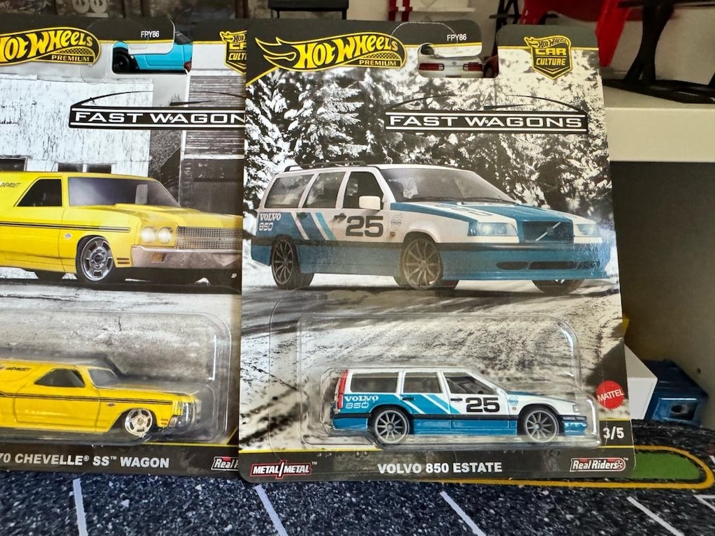 HOTWHEELS PREMIUM FAST WAGONS - 4
