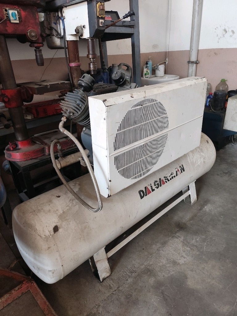 DALGAKIRAN 300 LİTRE DÖKÜM KAFA KOMPRESÖR YENİ GİBİ - 2