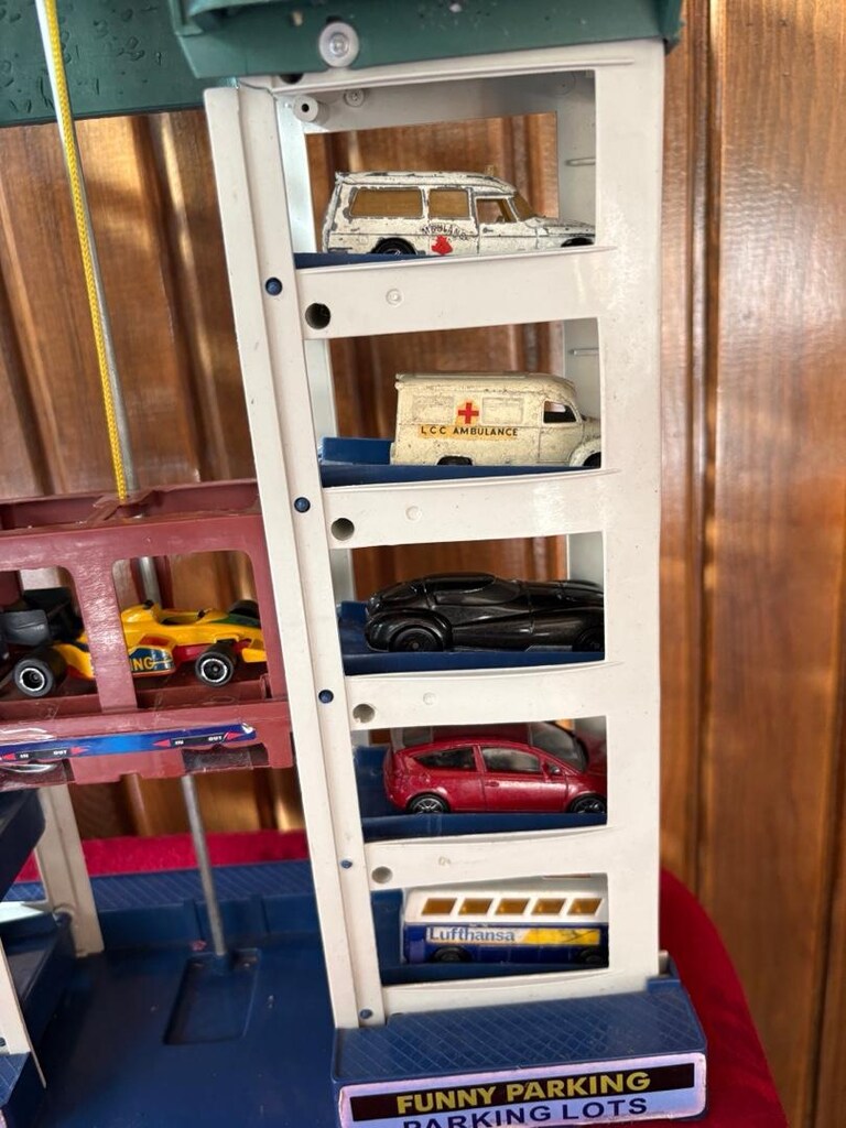 Vintage "Funny Parking" 1:64 Die-Cast Araç Sergileme Standı / Vitrini - 9