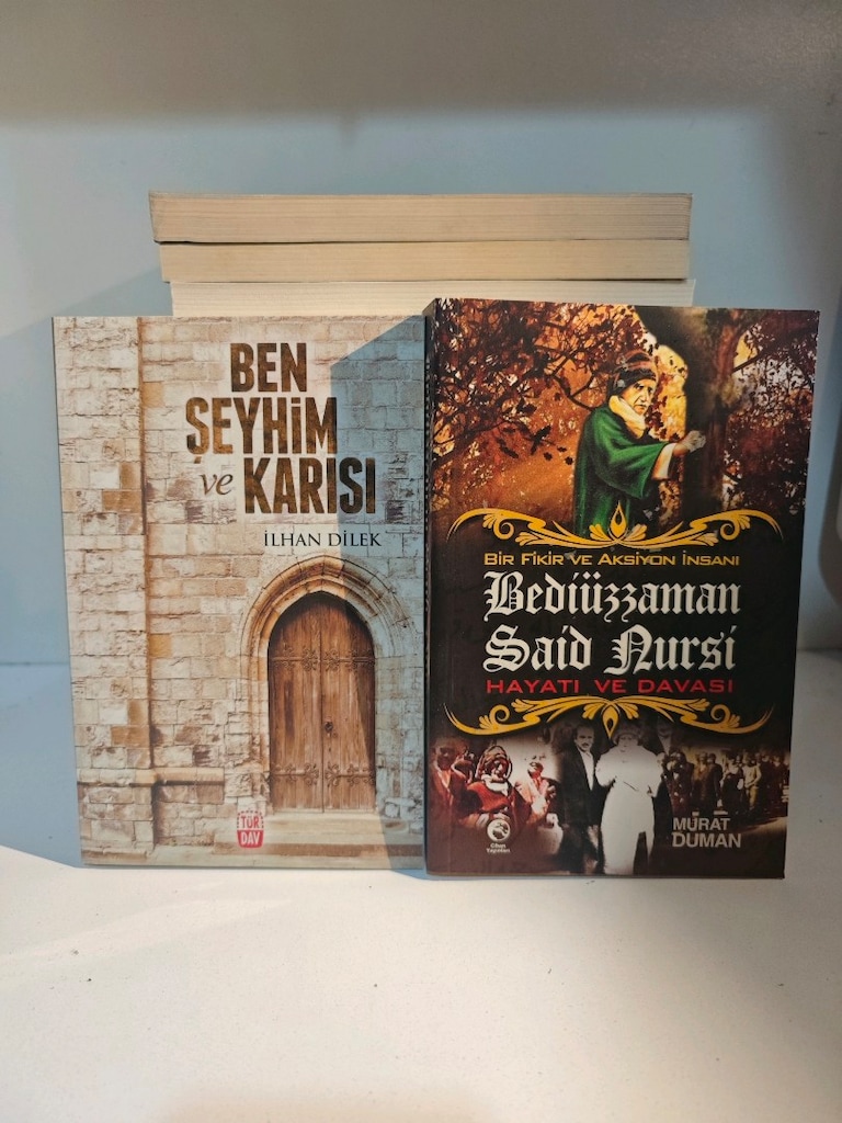 25 adetlik karışık kitap lotu. - 13
