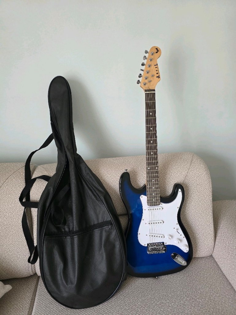 Gitarım kılıfı, kablosu ve penalarıyla birlikte satışta - 3