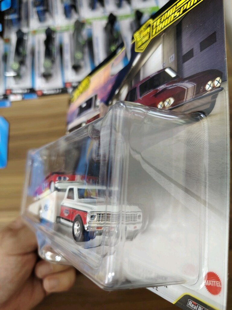 Hot wheels team transport 66 chevrolet, 72 chevy - 2